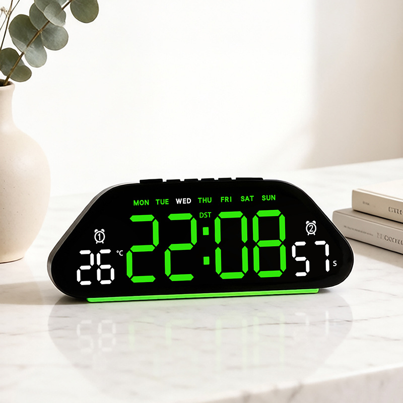 LEDデジタル目覚まし時計。ムードライト、温度表示、曜日・日 - Bedroom Furniture のレビューと価格